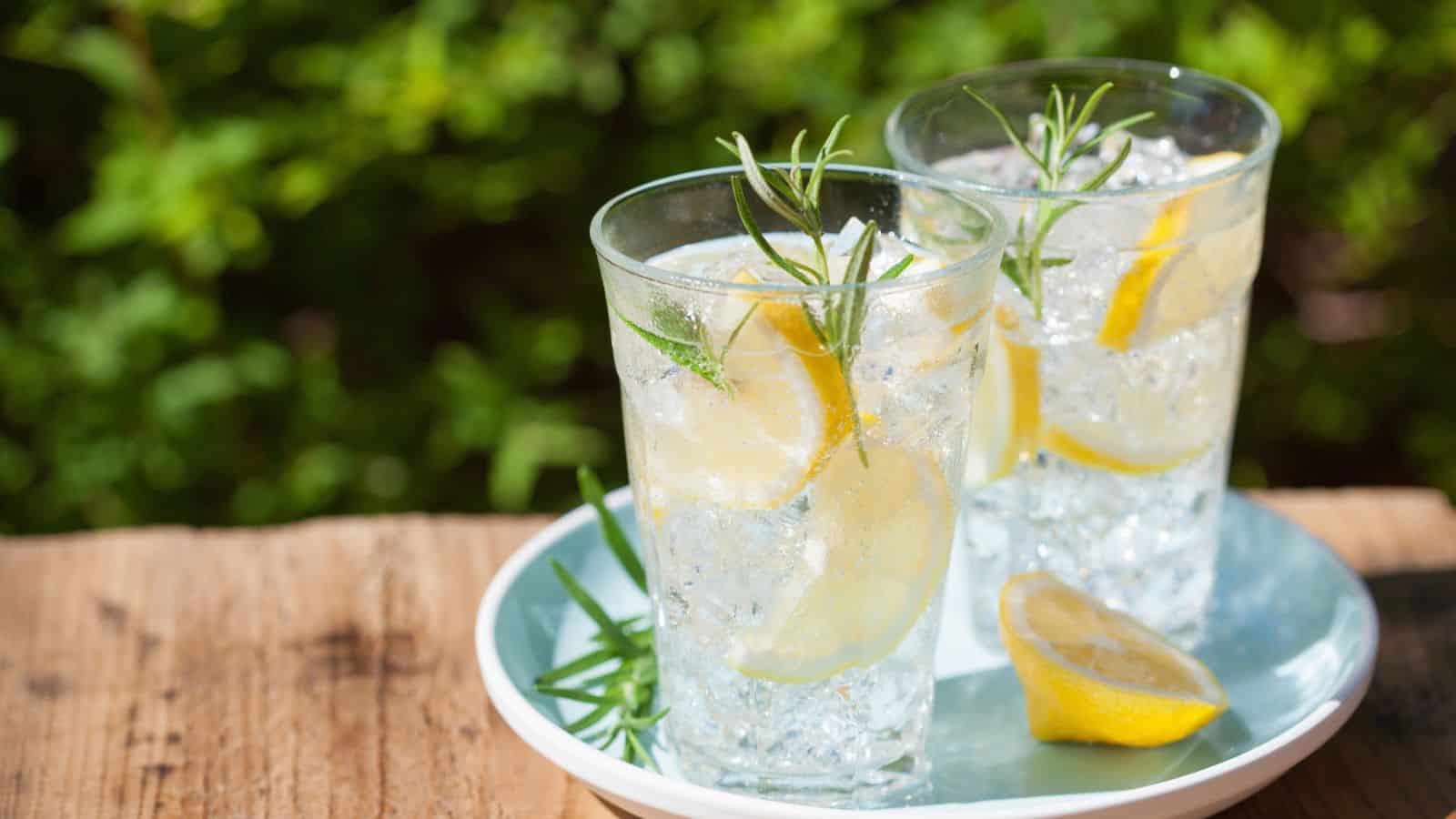 A plate of two glasses of sparkling lemonade